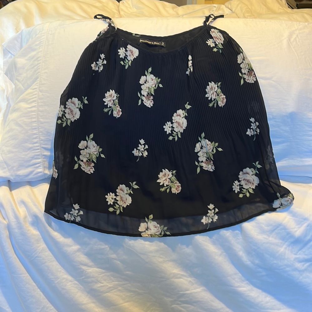 Abercrombie pleated floral top